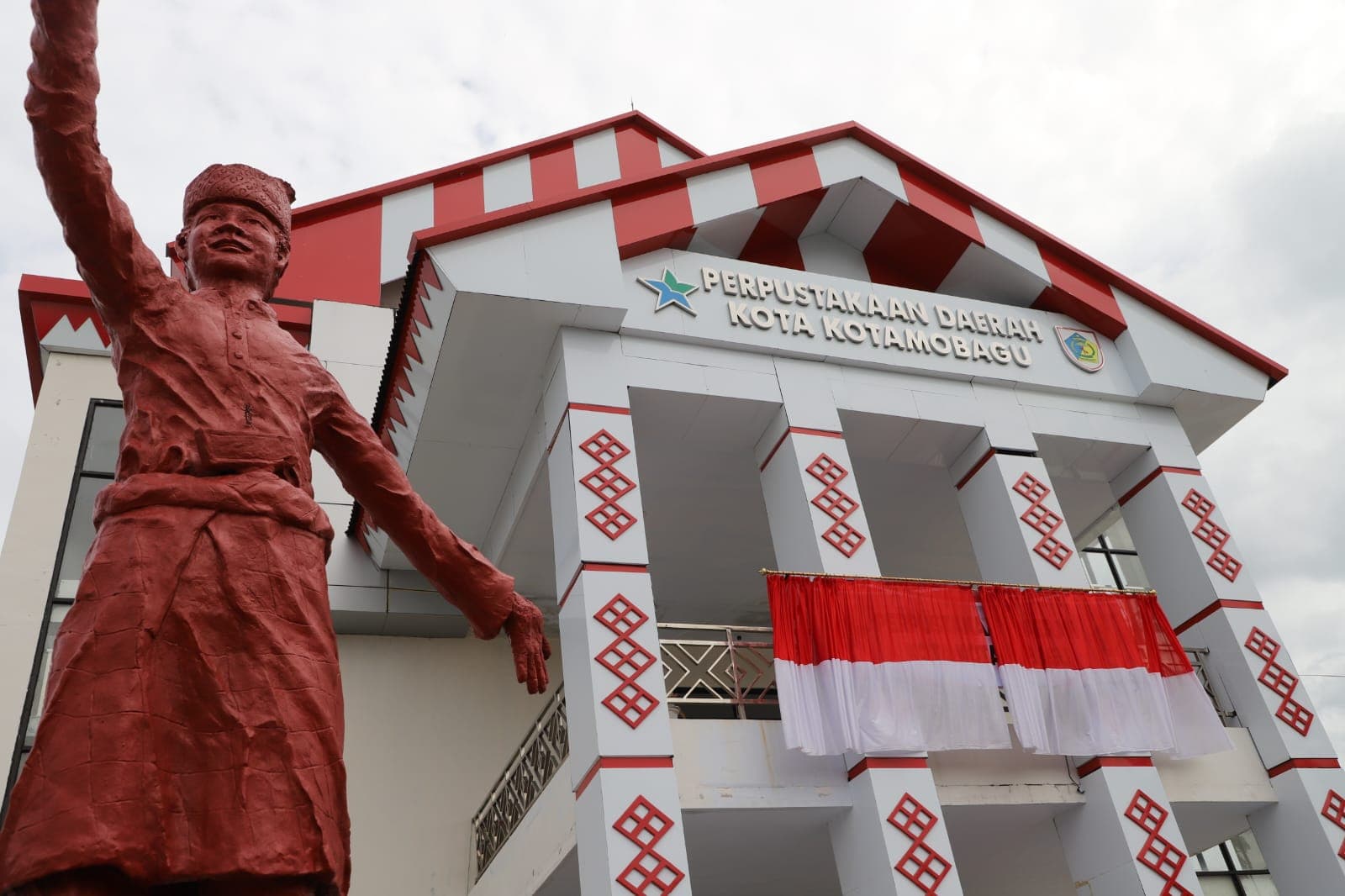 Gedung Fasilitas Layanan Perpustakaan Kotamobagu Diresmikan